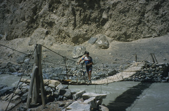 La traversée d'un pont d'un autre monde