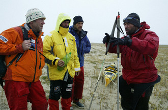 Avec Bernard Stamm et Martin nous accueillons Mike sur l'île de Top Ceda en Russie
