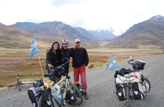 En 2010 il retrouve Harry et sa compagne sur une piste perdue dans la Cordillère blanche
