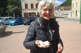 Anne-Lise a relevé notre défi en apportant des croquettes