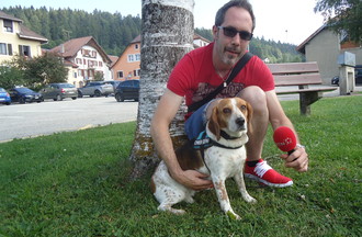 Steve et son chien Tuca, le gagnant des questions régionales