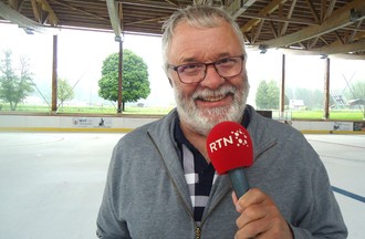 Gérard a relevé notre défi en apportant un objet en rapport avec le hockey