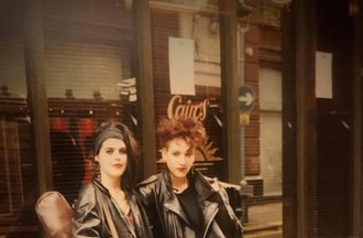 Valérie et une amie à Londres