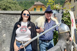 Maggy et Jacky les gagnants du jeu sur le film Les Visiteurs 