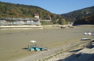 Le lac des Brenets asséché