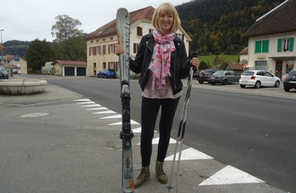 Sophie qui a relevé notre défi en nous apportant ses skis et bâtons