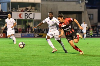Geoffrey Tréand déborde Kevin Zohi