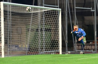 Matthias Minder ne peut rien faire sur la superbe frappe d'Anthony Gonçalves
