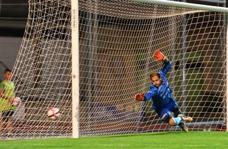 Federico Nicastro s'incline à son tour sur un penalty de Jonas Martin