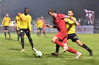 Labinot Sheholli devant Ismael Amaouche