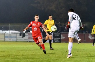 Marc Ummel sort devant Sylvain Mora