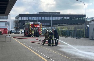 Défi réussi : en tenue de sapeur-pompier, j’ai utilisé une lance à eau