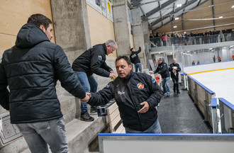 Michaël Neininger (de dos) et Fabrice Dessarzin