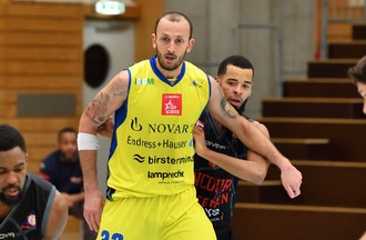 Nemanja Calasan devant Marlon Kessler