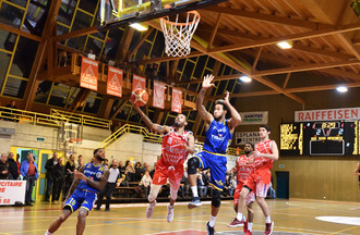 Zach Lewis face à Westher Molteni