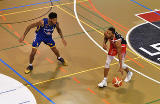 Zach Lewis (à droite) et Isaiah Williams