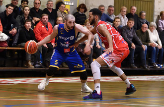 Brian Savoy tente de déborder Marlon Kessler