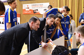 Mehdy Mary et son assistant Mitar Trivunovic distillent leurs consignes