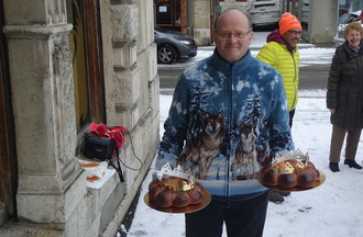 Marcel qui a relevé notre défi en apportant des galettes de rois