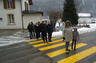 Avec mon gilet jaune, je devais faire passer les Néraouis sur un passage piéton