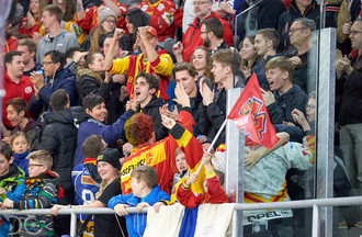 La joie des supporters du HCB lors du premier tiers