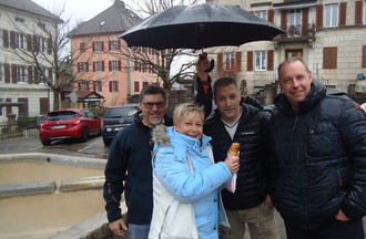  Avec Gilbert Hirschy et José Decrauzat, nous avons relevé le défi en offrant des croissants à Fernando