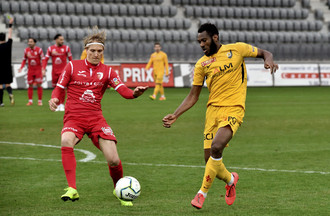 Mohamed Camara au duel contre Jan Brechbühl