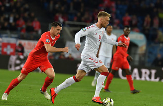 Granit Xhaka poursuit Nicolai Jorgensen