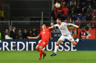 Steven Zuber au duel avec Henrik Dalsgaard