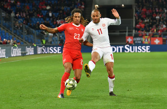 Kevin Mbabu à la lutte avec Martin Braithwaite
