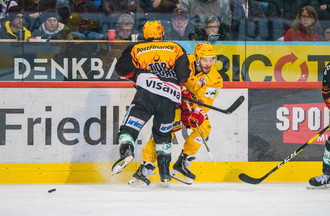 La charge de Mark Arcobello sur Jason Fuchs