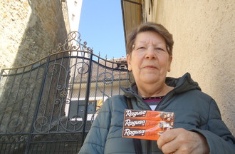 Monique qui a relevé mon défi, en nous apportant du chocolat aux noisettes