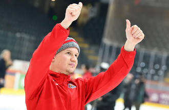 Toni Rajala face au public biennois