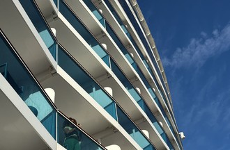 On nous écoute au balcon