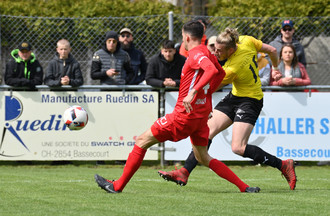 Brian Beyer devance Nicolas Enderlin et inscrit le 1-0