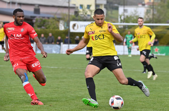 Karim Ghomrani devant Mohamed Camara