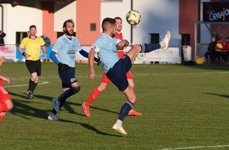 Bruno Rais devant Victor Rodriguez et Gaëtan Habegger