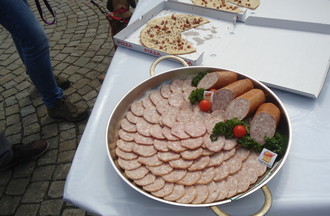  Le saucisson neuchâtelois préparé par Bernard