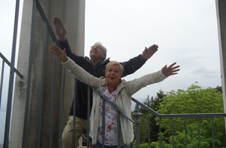 Le défi de Florian a été relevé, une scène du film Titanic, mais sur la tour de Chaumont
