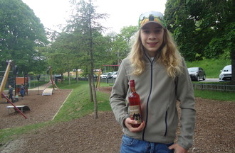 Aurèle qui a relevé le défi, en apportant une bouteille de rosé