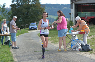 Morgane Crausaz au ravitaillement.