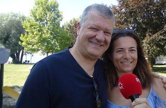 Pierre, l'ancien joueur de Neuchâtel-Xamax et son épouse Florence, les gagnants des questions de culture générale