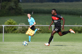 Sidy Dieng fonce vers le but adverse