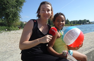 La lyonnaise Caroline et sa fille Camille, ont relevé le défi et apportant un ballon de plage