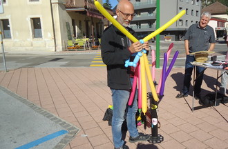 Zébrano préparant les ballons pour le défi