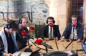 Les conseillers nationaux Fabien Fivaz, Damien Cottier et Baptiste Hurni.