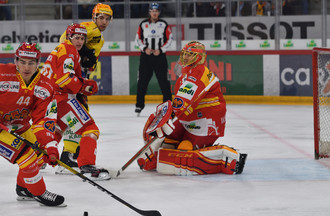 Samuel Kreis devant Jonas Hiller et Janis Moser