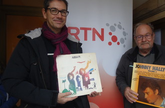 Roger qui a relevé le défi en apportant des 33 tours