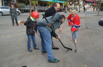 Nous devions faire une partie de hockey sur la place du Marché