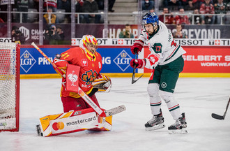 Elien paupe devant Thomas Holzmann